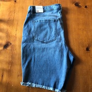 NWT Lane Bryant Bermuda denim shorts size 22